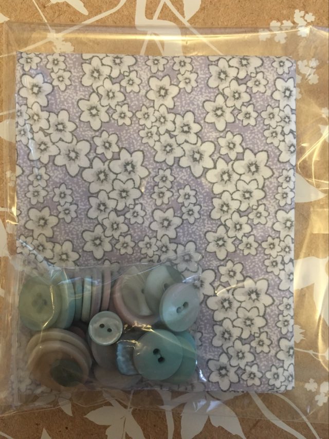 lilac fat quarter fabric with white flowers and contrasting mixed buttons sewing pack