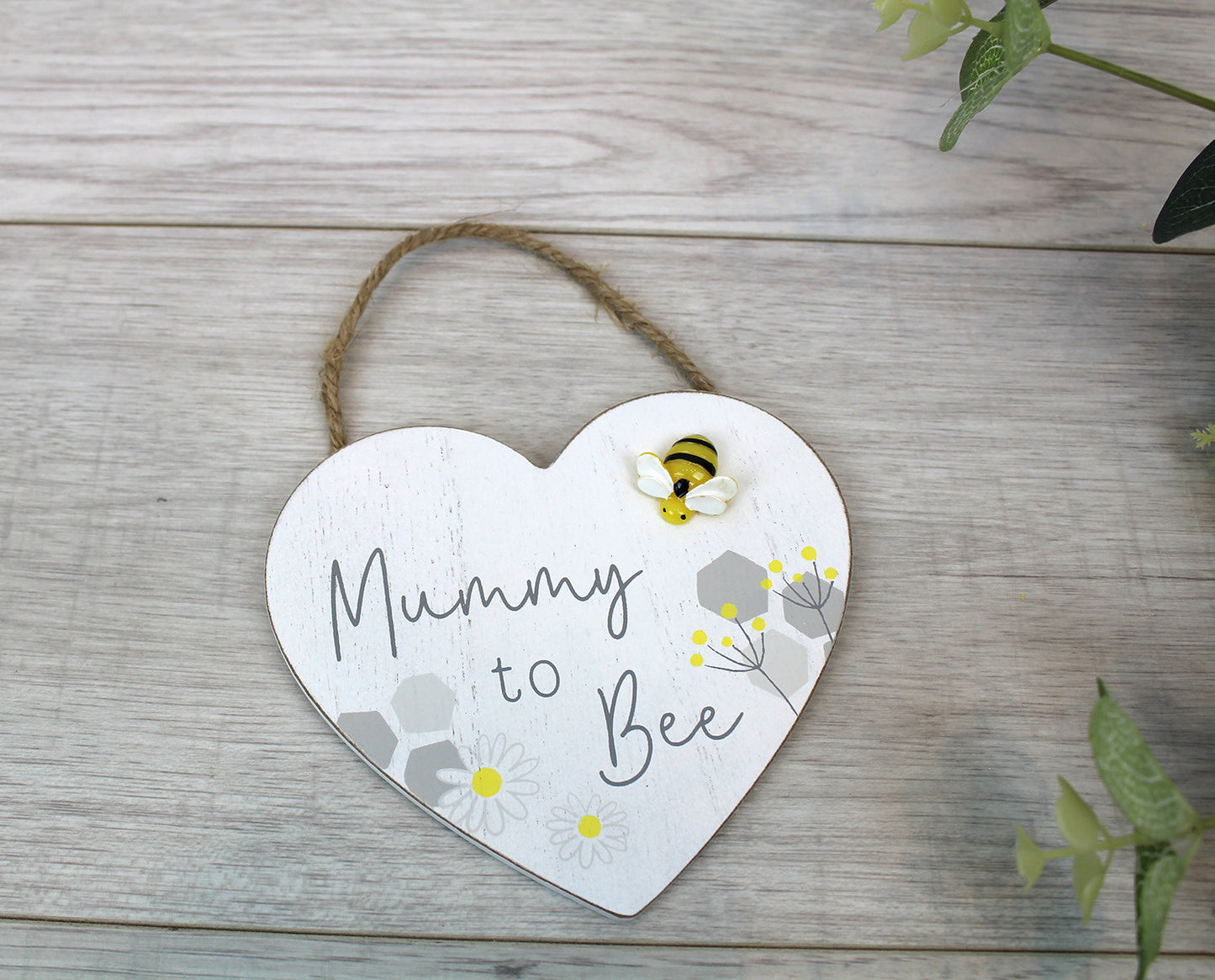 mummy to bee wooden heart plaque with bee detail pregnancy keepsake gift